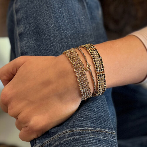 Pulsera de Hilo de Oro con Piedras de Turmalina Azurra y Zafiro Azul